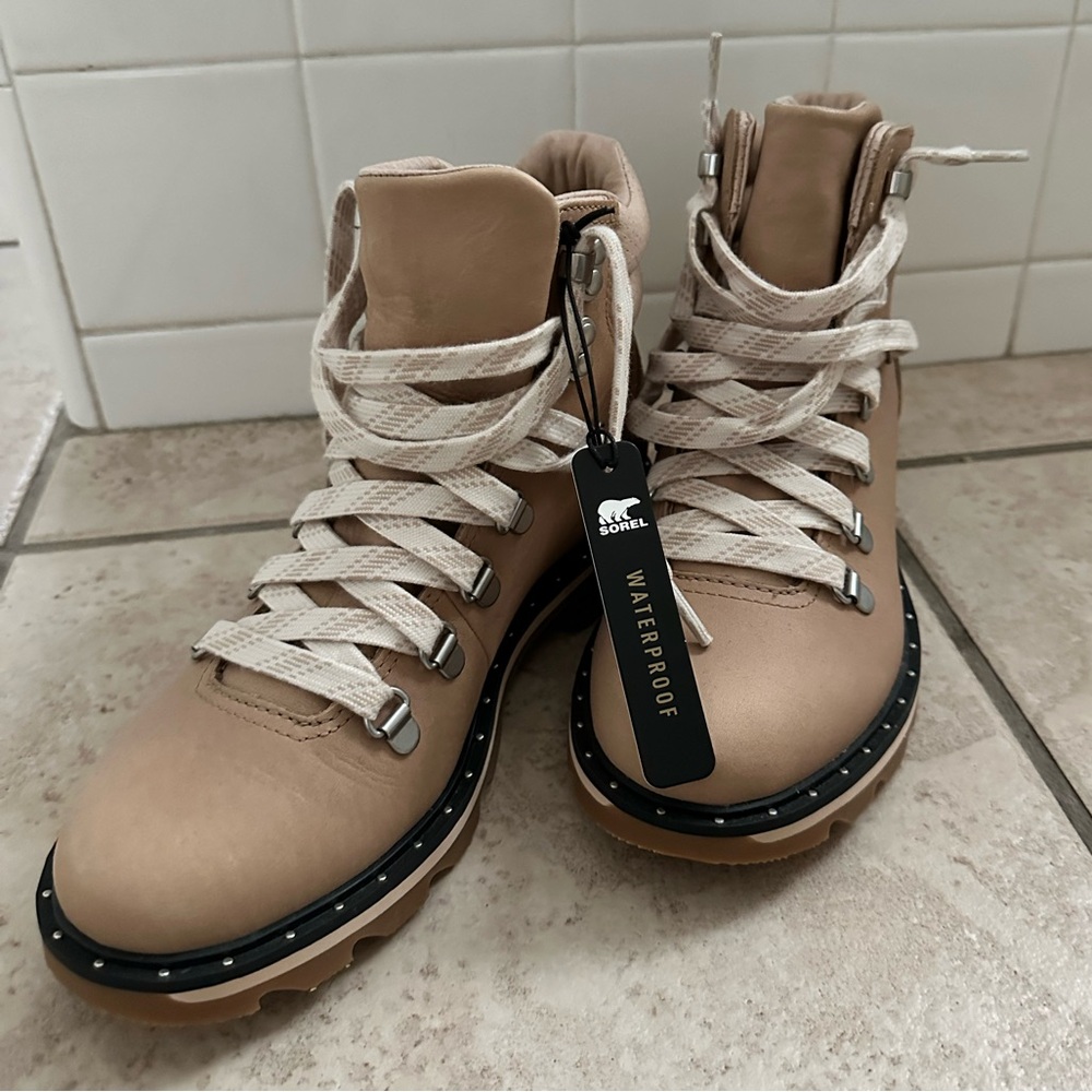 Sorel Women’s Waterproof Boot Size 7.5 Never Worn with tags
